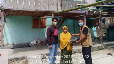 BPBD Parimo Beri Bantuan Kepada Warga Terdampak Banjir Rob