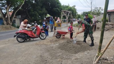 Gotong Royong Bersama Warga, Babinsa Bantu Bangun Masjid di Desa Pambalowo Parigi