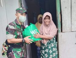 WIZ Didampingi Babinsa dan Pemdes Bagikan 40 Paket Sembako Kepada Warga Pombalowo