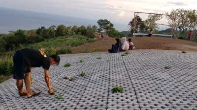 Pemuda Tinombo Gelar Bersih Bersih Puncak Paralayang