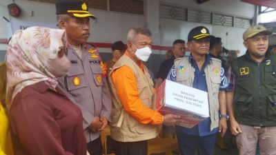 Gubernur Sulteng Serahkan Bansos Kepada Korban Banjir Bandang di Torue