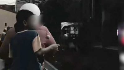 Rawan, Bocah Main Katto-katto di Atas Motor, Netizen: Itu Bisa Terjadi Kecelakaan