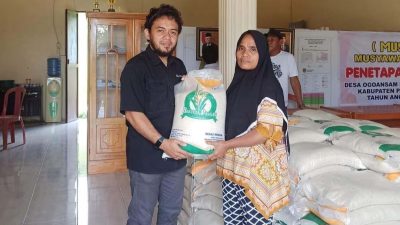131 Warga Desa Ogoansam Terima Beras 10 Kg