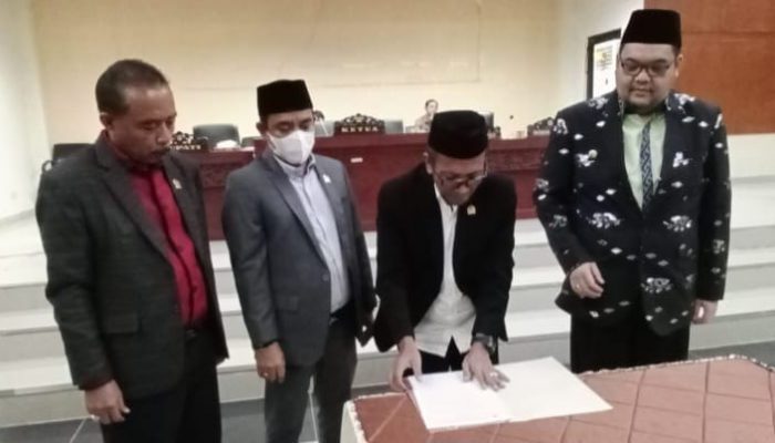 Pj Bupati Parimo Hadiri Sidang Paripurna DPRD