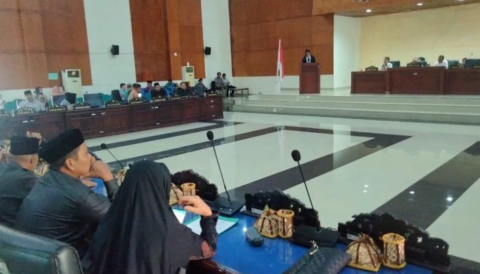 DPRD Parimo Laksanakan Rapat Paripurna Penyampaian Pandangan Umum Fraksi-Fraksi atas LKPJ Bupati