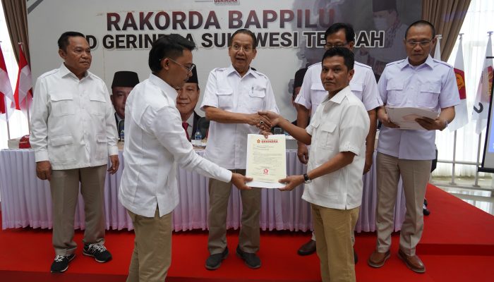 AKA Dampingi Longki Djanggola Serahkan 7 Rekomendasi Kepala Daerah se- Sulteng