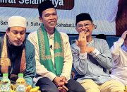 AKA dapat Hadiah Cincin dari Ustad Abdul Somad, UAS Doakan Jadi Pemimpin yang Amanah