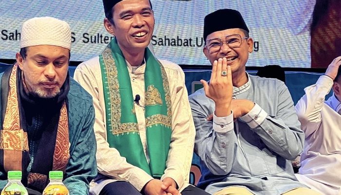 AKA dapat Hadiah Cincin dari Ustad Abdul Somad, UAS Doakan Jadi Pemimpin yang Amanah