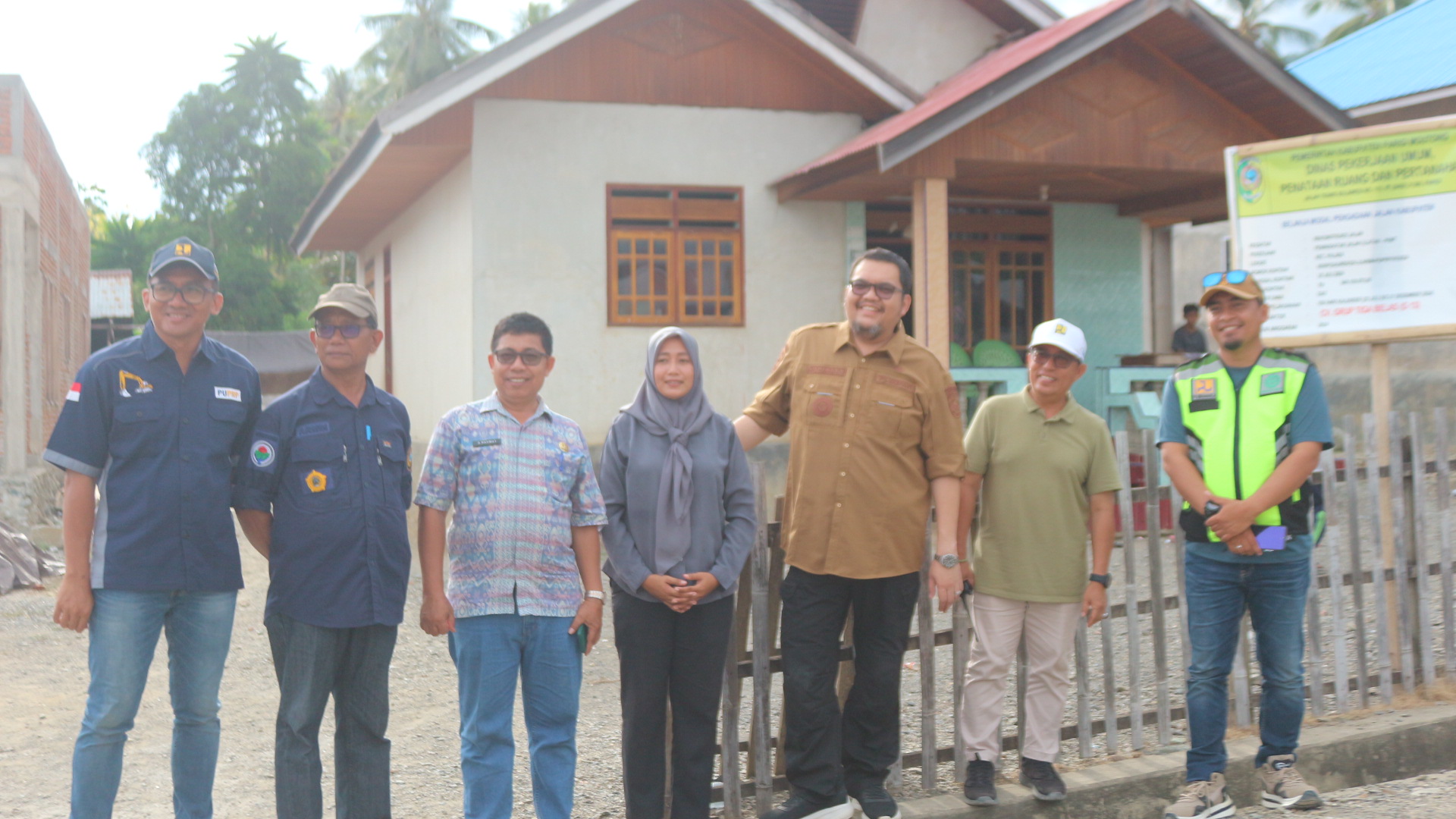 PJ Bupati Parigi Moutong, Richard Arnaldo (ketiga dari kanan). Foto : ZonaSulawesiid. 