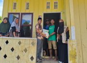 Pemdes Eeya Salurkan Bantuan Beras di Dusun Terpencil