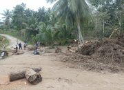 Hujan Lebat Picu Banjir, Jembatan Utama Desa Matolele Rusak Desa Nyaris Terisolir