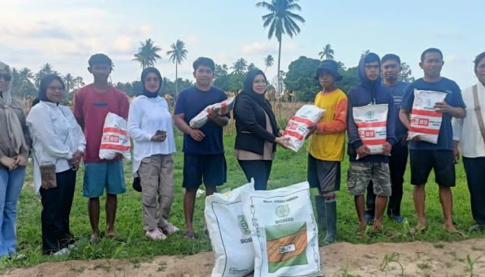 Dukung Ketahanan Pangan, Komandan Srikandi LMP Parigi Moutong Salurkan Bibit Jagung untuk Petani Lobu Mandiri