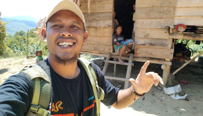 Menapak Terjal Daerah Terpencil Demi Data Negeri